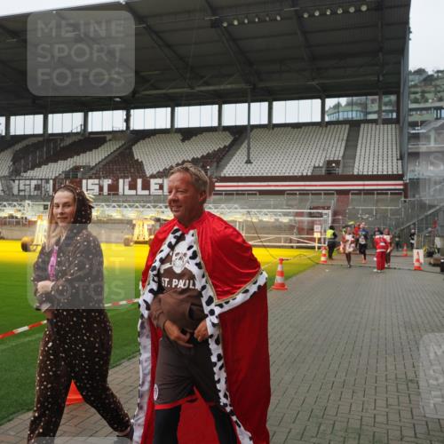 07.12.2025 - St. Pauli X-Mass-Run No. 15 Fabian Wolf http://msf.ph/oto/9411223 07.12.2025 11:12:39 Ziel 46, 489, 494, 663, 1142, 1261, 1420, 1422, 1423, 1609, 1610 meine-sportfotos.de