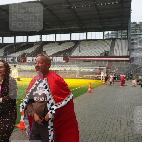 07.12.2025 - St. Pauli X-Mass-Run No. 15 Fabian Wolf http://msf.ph/oto/9411226 07.12.2025 11:12:39 Ziel 46, 489, 494, 663, 1142, 1261, 1420, 1422, 1423, 1609, 1610 meine-sportfotos.de