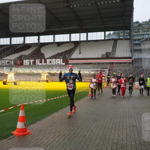07.12.2025 - St. Pauli X-Mass-Run No. 15 Fabian Wolf http://msf.ph/oto/9411248 07.12.2025 11:12:47 Ziel 494, 1261, 1420, 1422, 1423, 3167, 4794, 4795, 4796, 4802, 4804 meine-sportfotos.de