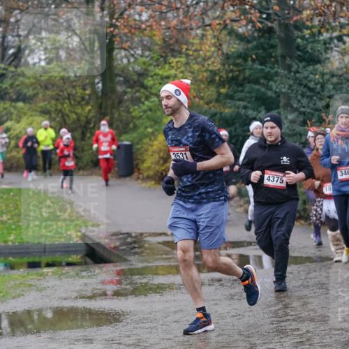 07.12.2025 - St. Pauli X-Mass-Run No. 15 Michael Burmester http://msf.ph/oto/9411249 07.12.2025 11:41:56 Laufen 3531, 4375, 18, 3463, 4374 meine-sportfotos.de