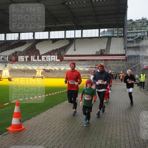 07.12.2025 - St. Pauli X-Mass-Run No. 15 Fabian Wolf http://msf.ph/oto/9411282 07.12.2025 11:12:50 Ziel 494, 681, 919, 1420, 1422, 1423, 3167, 4794, 4795, 4796, 4802, 4804 meine-sportfotos.de