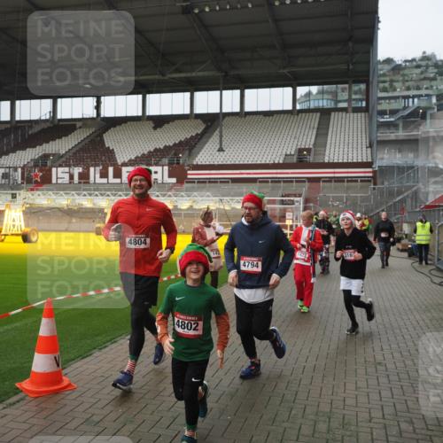 07.12.2025 - St. Pauli X-Mass-Run No. 15 Fabian Wolf http://msf.ph/oto/9411292 07.12.2025 11:12:51 Ziel 494, 681, 919, 1420, 1422, 3167, 4794, 4795, 4796, 4802, 4804 meine-sportfotos.de