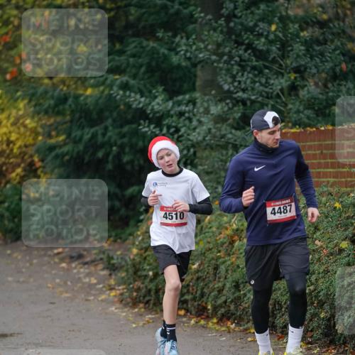 07.12.2025 - St. Pauli X-Mass-Run No. 15 Michael Burmester http://msf.ph/oto/9411297 07.12.2025 09:58:37 Laufen 4510, 4487 meine-sportfotos.de