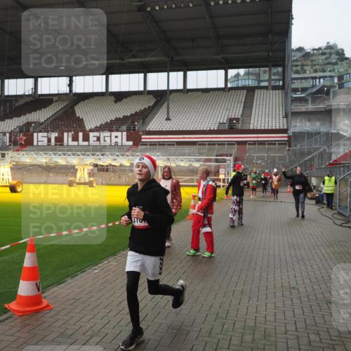07.12.2025 - St. Pauli X-Mass-Run No. 15 Fabian Wolf http://msf.ph/oto/9411307 07.12.2025 11:12:52 Ziel 494, 681, 919, 1175, 1178, 1420, 1422, 3167, 4794, 4795, 4796, 4802, 4804 meine-sportfotos.de