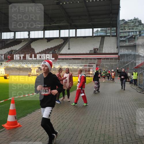 07.12.2025 - St. Pauli X-Mass-Run No. 15 Fabian Wolf http://msf.ph/oto/9411310 07.12.2025 11:12:53 Ziel 494, 681, 919, 1175, 1178, 1420, 1422, 1703, 3167, 4794, 4795, 4796, 4802, 4804 meine-sportfotos.de