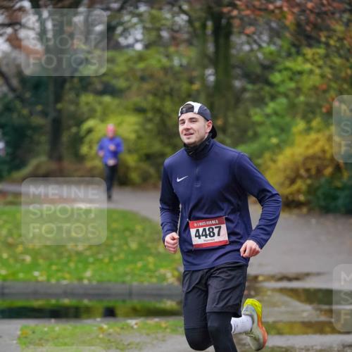 07.12.2025 - St. Pauli X-Mass-Run No. 15 Michael Burmester http://msf.ph/oto/9411318 07.12.2025 09:58:39 Laufen 15, 4487 meine-sportfotos.de