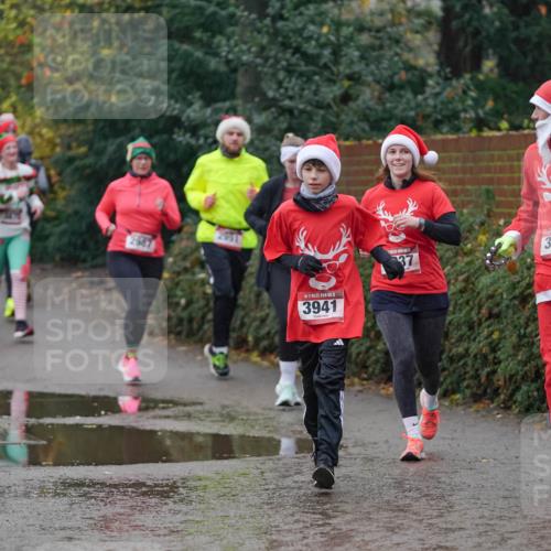07.12.2025 - St. Pauli X-Mass-Run No. 15 Michael Burmester http://msf.ph/oto/9411325 07.12.2025 11:42:05 Laufen 2987, 5, 3941, 37, 15, 3943 meine-sportfotos.de