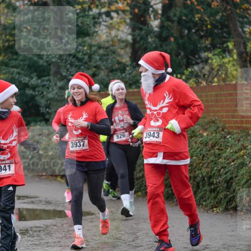 07.12.2025 - St. Pauli X-Mass-Run No. 15 Michael Burmester http://msf.ph/oto/9411337 07.12.2025 11:42:06 Laufen 15, 3941, 15, 3937, 826, 15, 3943 meine-sportfotos.de