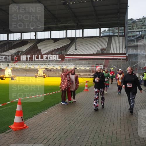 07.12.2025 - St. Pauli X-Mass-Run No. 15 Fabian Wolf http://msf.ph/oto/9411345 07.12.2025 11:12:58 Ziel 494, 681, 683, 684, 919, 1175, 1178, 1703, 3167, 4794, 4795, 4796, 4802, 4804 meine-sportfotos.de
