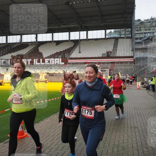 07.12.2025 - St. Pauli X-Mass-Run No. 15 Fabian Wolf http://msf.ph/oto/9411413 07.12.2025 11:13:04 Ziel 17, 22, 47, 681, 683, 684, 919, 1022, 1175, 1178, 1703, 4795, 4796 meine-sportfotos.de