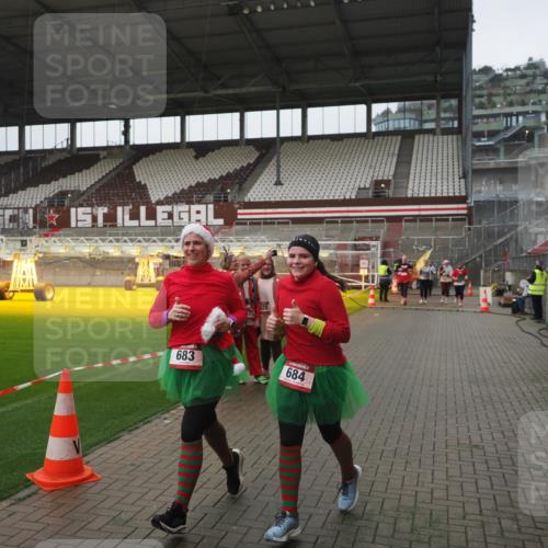 07.12.2025 - St. Pauli X-Mass-Run No. 15 Fabian Wolf http://msf.ph/oto/9411428 07.12.2025 11:13:05 Ziel 17, 22, 47, 681, 683, 684, 919, 1022, 1175, 1178, 1703, 4795, 4796 meine-sportfotos.de