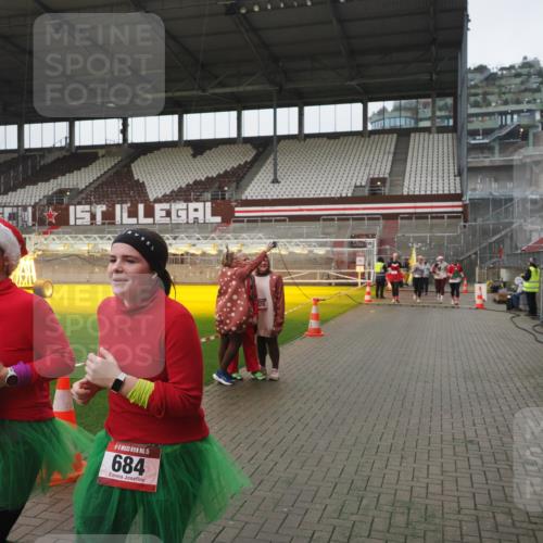07.12.2025 - St. Pauli X-Mass-Run No. 15 Fabian Wolf http://msf.ph/oto/9411438 07.12.2025 11:13:06 Ziel 17, 22, 47, 681, 683, 684, 919, 1022, 1175, 1178, 1645, 1646, 1703, 4796 meine-sportfotos.de