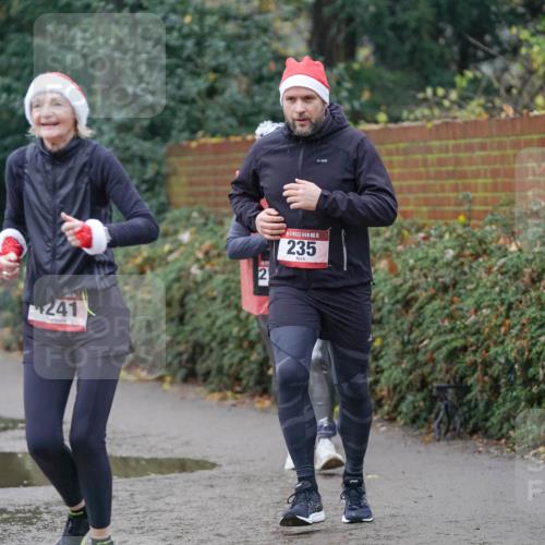07.12.2025 - St. Pauli X-Mass-Run No. 15 Michael Burmester http://msf.ph/oto/9411440 07.12.2025 11:42:20 Laufen 241, 15, 235, 12 meine-sportfotos.de