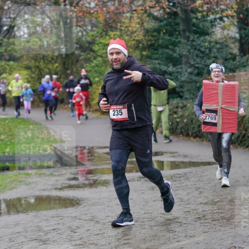 07.12.2025 - St. Pauli X-Mass-Run No. 15 Michael Burmester http://msf.ph/oto/9411449 07.12.2025 11:42:22 Laufen 235, 2769, 4228 meine-sportfotos.de