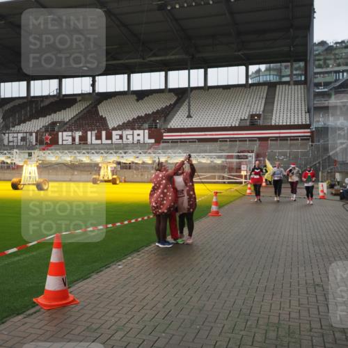 07.12.2025 - St. Pauli X-Mass-Run No. 15 Fabian Wolf http://msf.ph/oto/9411451 07.12.2025 11:13:08 Ziel 17, 22, 47, 681, 683, 684, 919, 1022, 1175, 1178, 1645, 1646, 1647, 1703 meine-sportfotos.de