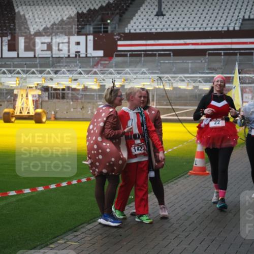 07.12.2025 - St. Pauli X-Mass-Run No. 15 Fabian Wolf http://msf.ph/oto/9411469 07.12.2025 11:13:12 Ziel 17, 22, 47, 683, 684, 1022, 1175, 1178, 1645, 1646, 1647, 1703 meine-sportfotos.de
