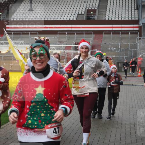 07.12.2025 - St. Pauli X-Mass-Run No. 15 Fabian Wolf http://msf.ph/oto/9411485 07.12.2025 11:13:15 Ziel 17, 22, 47, 683, 684, 1022, 1645, 1646, 1647, 2125 meine-sportfotos.de