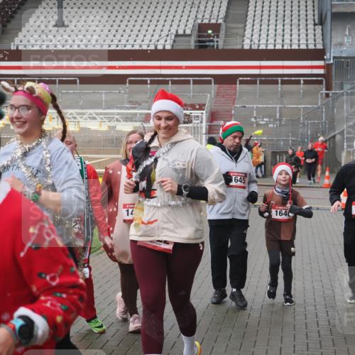07.12.2025 - St. Pauli X-Mass-Run No. 15 Fabian Wolf http://msf.ph/oto/9411488 07.12.2025 11:13:15 Ziel 17, 22, 47, 683, 684, 1022, 1645, 1646, 1647, 2125 meine-sportfotos.de
