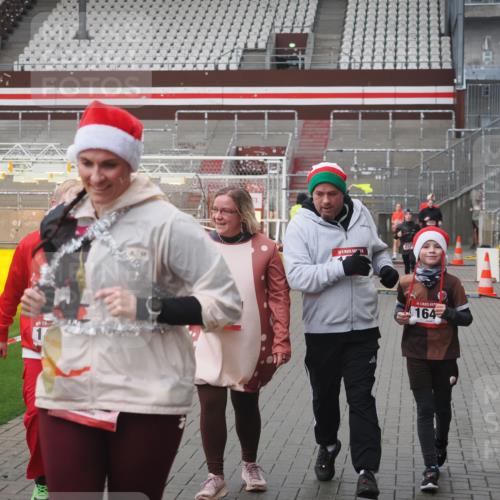 07.12.2025 - St. Pauli X-Mass-Run No. 15 Fabian Wolf http://msf.ph/oto/9411500 07.12.2025 11:13:16 Ziel 17, 22, 47, 1022, 1645, 1646, 1647, 2125 meine-sportfotos.de