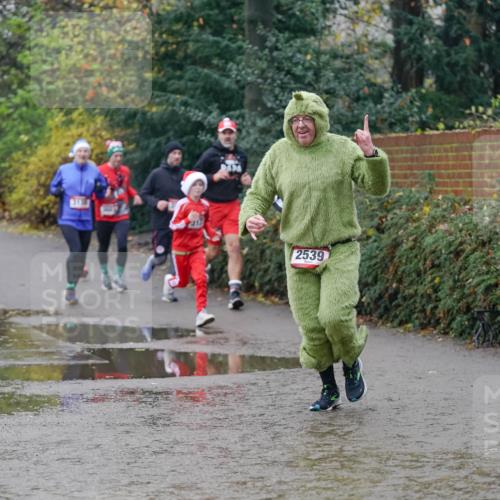 07.12.2025 - St. Pauli X-Mass-Run No. 15 Michael Burmester http://msf.ph/oto/9411502 07.12.2025 11:42:26 Laufen 31, 2539 meine-sportfotos.de