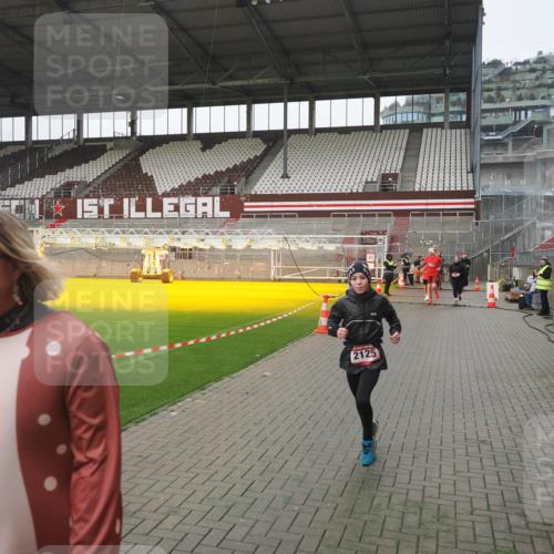 07.12.2025 - St. Pauli X-Mass-Run No. 15 Fabian Wolf http://msf.ph/oto/9411503 07.12.2025 11:13:20 Ziel 17, 22, 47, 1022, 1338, 1341, 1645, 1646, 1647, 1664, 2125 meine-sportfotos.de