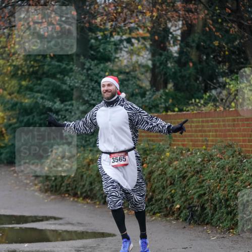 07.12.2025 - St. Pauli X-Mass-Run No. 15 Michael Burmester http://msf.ph/oto/9411510 07.12.2025 09:59:13 Laufen 15, 3565 meine-sportfotos.de
