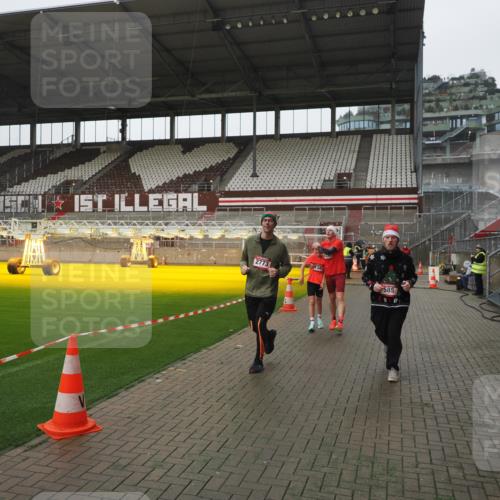 07.12.2025 - St. Pauli X-Mass-Run No. 15 Fabian Wolf http://msf.ph/oto/9411524 07.12.2025 11:13:29 Ziel 585, 1338, 1341, 1664, 2125, 2773 meine-sportfotos.de