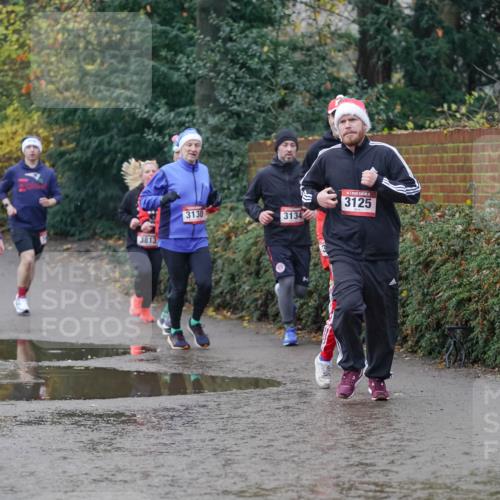 07.12.2025 - St. Pauli X-Mass-Run No. 15 Michael Burmester http://msf.ph/oto/9411526 07.12.2025 11:42:28 Laufen 3282, 3125, 3130, 3134, 28, 3813 meine-sportfotos.de