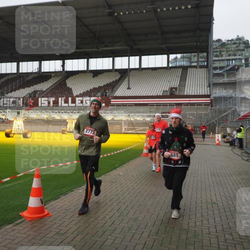 07.12.2025 - St. Pauli X-Mass-Run No. 15 Fabian Wolf http://msf.ph/oto/9411527 07.12.2025 11:13:30 Ziel 585, 1111, 1114, 1338, 1341, 1664, 2125, 2773 meine-sportfotos.de