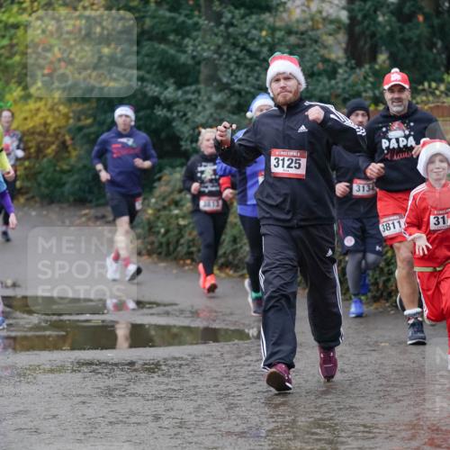 07.12.2025 - St. Pauli X-Mass-Run No. 15 Michael Burmester http://msf.ph/oto/9411532 07.12.2025 11:42:29 Laufen 32, 15, 3125, 3134, 3811, 31 meine-sportfotos.de