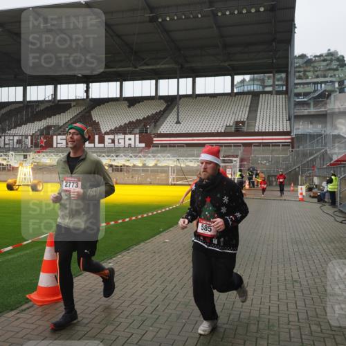 07.12.2025 - St. Pauli X-Mass-Run No. 15 Fabian Wolf http://msf.ph/oto/9411533 07.12.2025 11:13:31 Ziel 585, 1111, 1114, 1338, 1341, 1664, 2125, 2773 meine-sportfotos.de
