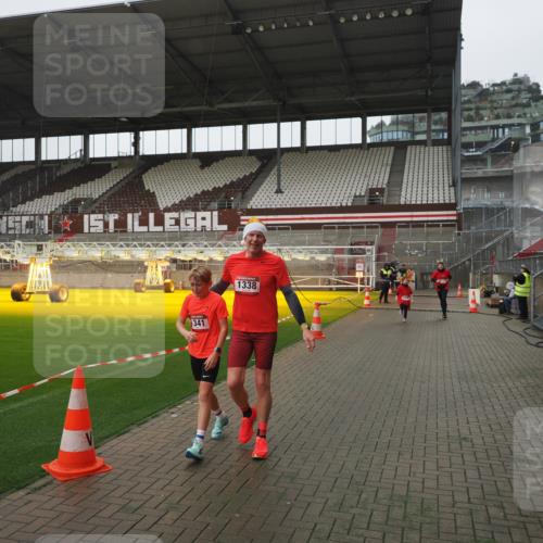 07.12.2025 - St. Pauli X-Mass-Run No. 15 Fabian Wolf http://msf.ph/oto/9411548 07.12.2025 11:13:33 Ziel 585, 1111, 1114, 1338, 1341, 1664, 2125, 2773 meine-sportfotos.de