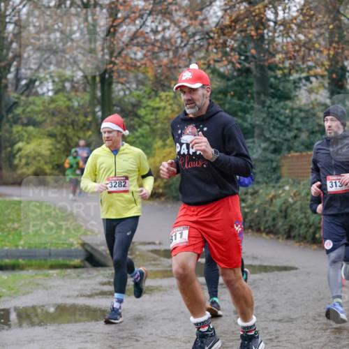 07.12.2025 - St. Pauli X-Mass-Run No. 15 Michael Burmester http://msf.ph/oto/9411559 07.12.2025 11:42:32 Laufen 3282, 811, 313 meine-sportfotos.de