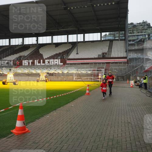 07.12.2025 - St. Pauli X-Mass-Run No. 15 Fabian Wolf http://msf.ph/oto/9411566 07.12.2025 11:13:35 Ziel 585, 1111, 1114, 1338, 1341, 1664, 2125, 2773 meine-sportfotos.de