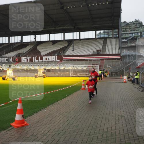 07.12.2025 - St. Pauli X-Mass-Run No. 15 Fabian Wolf http://msf.ph/oto/9411578 07.12.2025 11:13:36 Ziel 585, 1111, 1114, 1338, 1341, 1664, 2773 meine-sportfotos.de