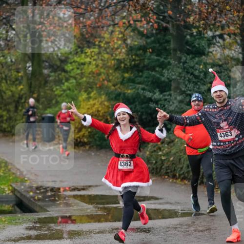 07.12.2025 - St. Pauli X-Mass-Run No. 15 Michael Burmester http://msf.ph/oto/9411582 07.12.2025 09:59:45 Laufen 4362, 4363 meine-sportfotos.de