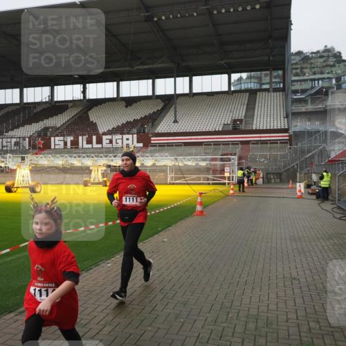 07.12.2025 - St. Pauli X-Mass-Run No. 15 Fabian Wolf http://msf.ph/oto/9411597 07.12.2025 11:13:38 Ziel 585, 1111, 1114, 1338, 1341, 1664, 2773 meine-sportfotos.de