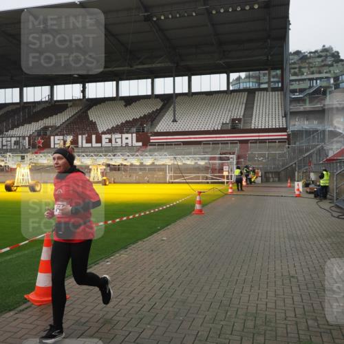 07.12.2025 - St. Pauli X-Mass-Run No. 15 Fabian Wolf http://msf.ph/oto/9411603 07.12.2025 11:13:38 Ziel 585, 1111, 1114, 1338, 1341, 1664, 2773 meine-sportfotos.de