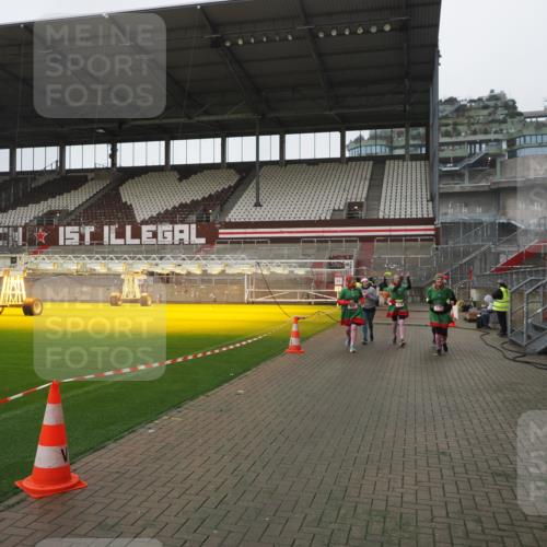 07.12.2025 - St. Pauli X-Mass-Run No. 15 Fabian Wolf http://msf.ph/oto/9411624 07.12.2025 11:13:58 Ziel 274, 375, 425, 475, 708 meine-sportfotos.de