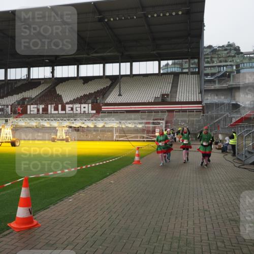 07.12.2025 - St. Pauli X-Mass-Run No. 15 Fabian Wolf http://msf.ph/oto/9411630 07.12.2025 11:13:59 Ziel 274, 375, 425, 475, 708 meine-sportfotos.de