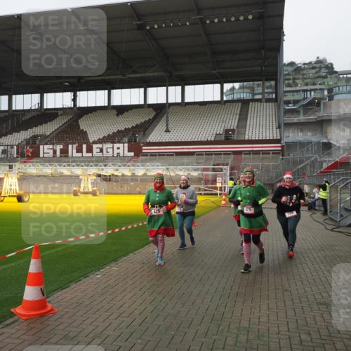 07.12.2025 - St. Pauli X-Mass-Run No. 15 Fabian Wolf http://msf.ph/oto/9411666 07.12.2025 11:14:01 Ziel 274, 375, 425, 475, 708 meine-sportfotos.de