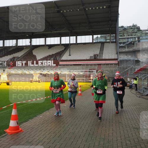 07.12.2025 - St. Pauli X-Mass-Run No. 15 Fabian Wolf http://msf.ph/oto/9411672 07.12.2025 11:14:02 Ziel 274, 375, 425, 475, 708 meine-sportfotos.de