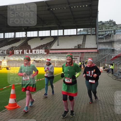 07.12.2025 - St. Pauli X-Mass-Run No. 15 Fabian Wolf http://msf.ph/oto/9411685 07.12.2025 11:14:02 Ziel 274, 375, 425, 475, 708 meine-sportfotos.de