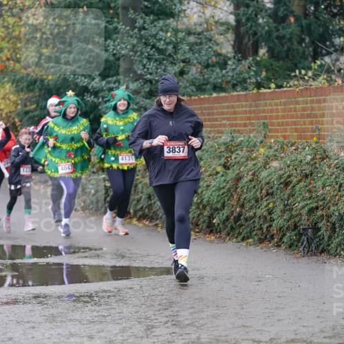 07.12.2025 - St. Pauli X-Mass-Run No. 15 Michael Burmester http://msf.ph/oto/9411702 07.12.2025 11:42:49 Laufen 1231, 122, 4047, 4131, 3837 meine-sportfotos.de