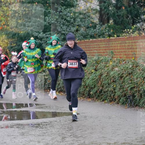 07.12.2025 - St. Pauli X-Mass-Run No. 15 Michael Burmester http://msf.ph/oto/9411705 07.12.2025 11:42:49 Laufen 122, 4047, 3837 meine-sportfotos.de