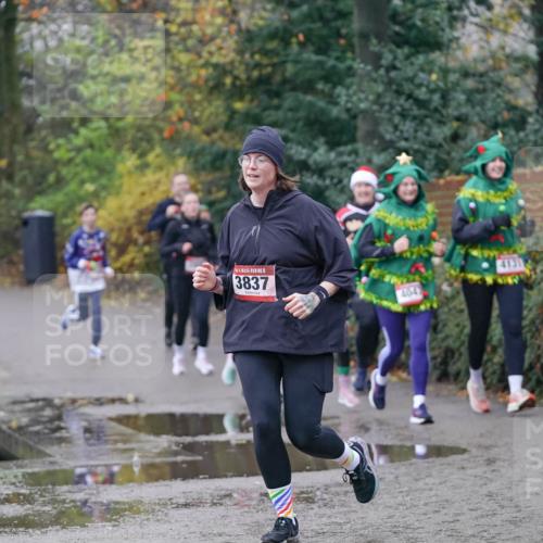 07.12.2025 - St. Pauli X-Mass-Run No. 15 Michael Burmester http://msf.ph/oto/9411714 07.12.2025 11:42:50 Laufen 15, 3837, 4047, 4131 meine-sportfotos.de