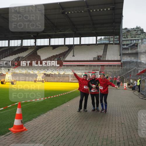07.12.2025 - St. Pauli X-Mass-Run No. 15 Fabian Wolf http://msf.ph/oto/9411721 07.12.2025 11:14:26 Ziel 525, 942, 946, 948 meine-sportfotos.de