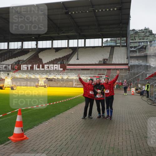 07.12.2025 - St. Pauli X-Mass-Run No. 15 Fabian Wolf http://msf.ph/oto/9411730 07.12.2025 11:14:27 Ziel 525, 942, 946, 948 meine-sportfotos.de
