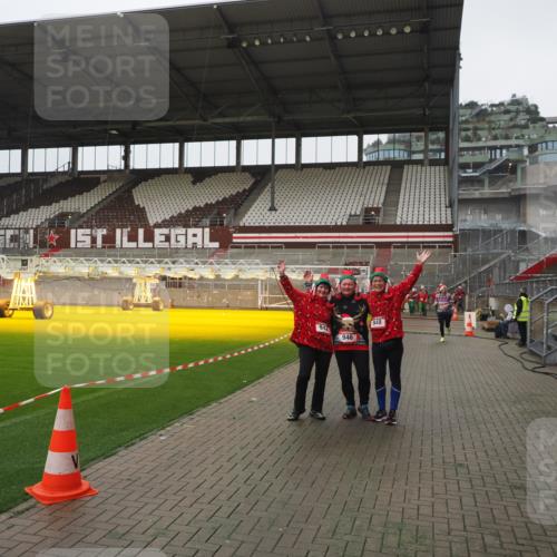 07.12.2025 - St. Pauli X-Mass-Run No. 15 Fabian Wolf http://msf.ph/oto/9411739 07.12.2025 11:14:27 Ziel 525, 942, 946, 948 meine-sportfotos.de