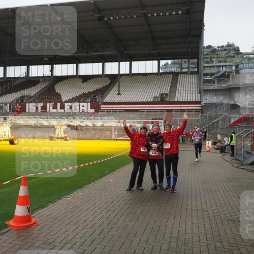 07.12.2025 - St. Pauli X-Mass-Run No. 15 Fabian Wolf http://msf.ph/oto/9411755 07.12.2025 11:14:29 Ziel 525, 942, 946, 948 meine-sportfotos.de